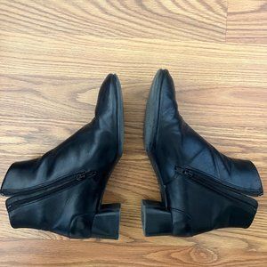 Camper black boots